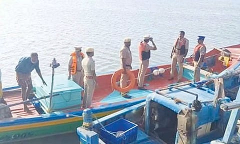 பயங்கரவாதிகள் ஊடுருவலை தடுக்க வேதாரண்யம் கடலோர பகுதியில் சாகர் கவாச் பாதுகாப்பு ஒத்திகை