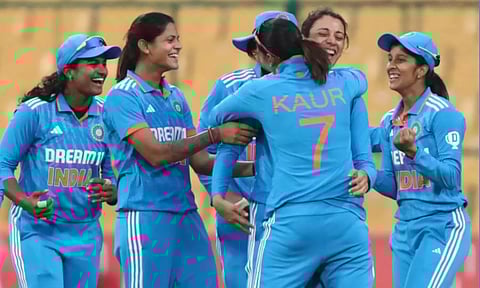 2வது போட்டியில் திரில் வெற்றி: ஒருநாள் தொடரை கைப்பற்றியது இந்திய மகளிர் அணி
