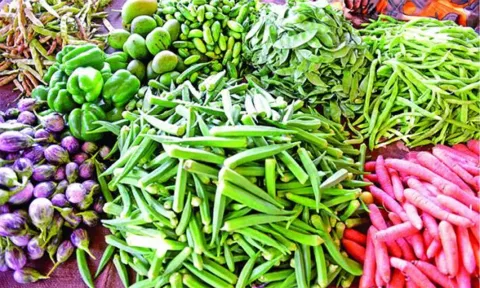 கோயம்பேட்டில் காய்கறி விலை கடும் உயா்வு