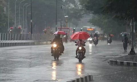 கேரளாவில் கனமழை எச்சரிக்கை: 3 மாவட்டங்களுக்கு `ரெட் அலர்ட்'