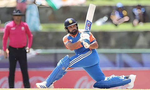 ஆஸி..பந்து வீச்சாளர்களை பறக்க விட்ட ரோகித்- ஒரே போட்டியில் 3 சாதனைகள் படைத்து அசத்தல்