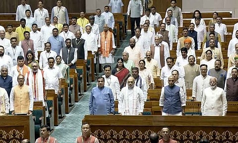 முதல் நாளில் பிரதமர் மோடி மற்றும் 279 எம்.பி.க்கள் பதவி ஏற்பு