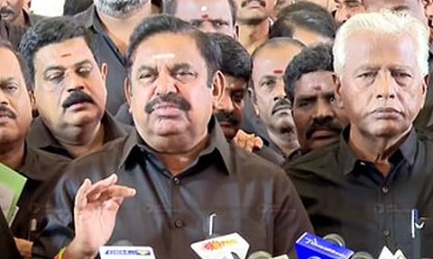 அவையில் அரசியல் பேசுகிறார் சபாநாயகர்... எடப்பாடி பழனிசாமி