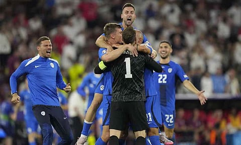 ஐரோப்பிய கோப்பை கால்பந்து இங்கிலாந்து, பிரான்ஸ் 2-வது சுற்றுக்கு தகுதி