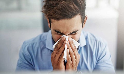 திடீரென வந்த தும்மல்- குடல் வெளியேறியதால் அதிர்ச்சி