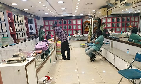 சேலத்தில் நகை கடை நடத்தி ரூ.100 கோடி மோசடி