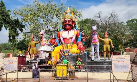 கோவில் உண்டியலில் ரூ.90 கோடிக்கான காசோலை: அறநிலையத்துறையினர் அதிர்ச்சி