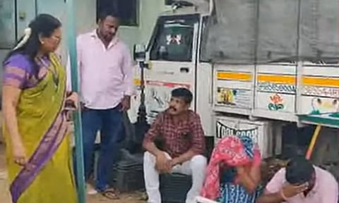 சட்டவிரோதமாக வயிற்றில் இருக்கும் சிசுவை கண்டறிந்த கும்பல் அதிரடி கைது