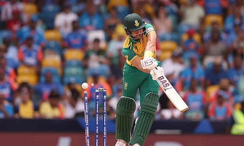 பவர்பிளேயில் தென்ஆப்பிரிக்கா 2 விக்கெட் இழப்பிற்கு 42 ரன்