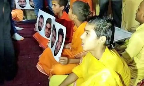 இந்திய அணியின் வெற்றிக்காக அனுமன் பாடல் பாடிய மாணவர்கள்