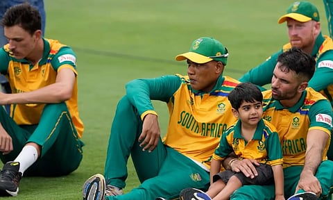 மனமுடைந்து வெளியேறிய தென் ஆப்பிரிக்க வீரர்கள்.. இந்திய ரசிகர்கள் செய்த செயல் - நெகிழ்ச்சி வீடியோ