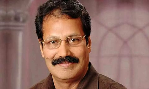 புதிய தமிழகம் கட்சி தலைவர் கிருஷ்ணசாமி மணிமுத்தாறு சோதனைச்சாவடியில் தடுத்து நிறுத்தம்