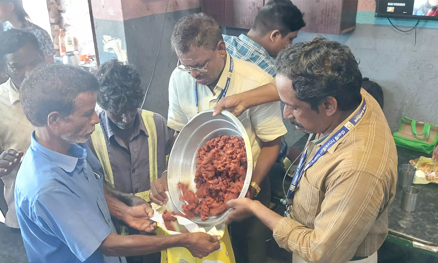 திருவள்ளூரில் உணவில் நிறம் கலந்த 19 கடைகளுக்கு அபராதம்