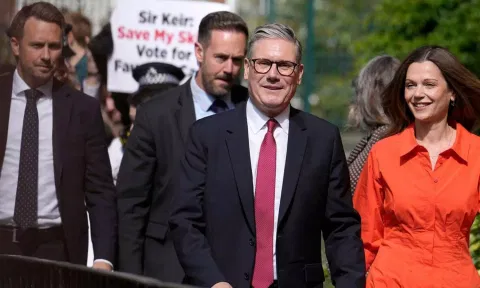 இசைக்கலைஞர் முதல் மரண தண்டனையை எதிர்த்த வழக்கறிஞர் வரை.. பிரிட்டன் பிரதமராகும் கெய்ர் ஸ்டார்மர் யார்?