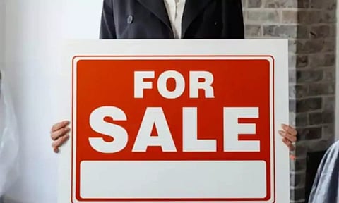 டார்ச்சர் அதிகமா இருக்கு.. மேலதிகாரிகளை ஆன்லைனில் விற்கும் சீனர்கள்?