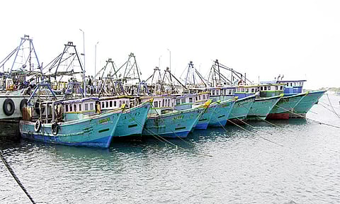 ராமேஸ்வரம் மீனவர்கள் காலவரையற்ற வேலை நிறுத்த போராட்டம்