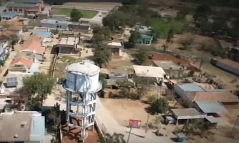 குட்டிச்சாத்தான்கள் நடமாடுவதாக நினைத்து அச்சத்தில் உறைந்த கிராம மக்கள்