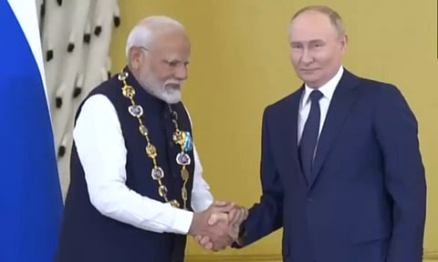 பிரதமர் மோடிக்கு ரஷியாவின் உயரிய விருதளித்து கவுரவித்த அதிபர் புதின்
