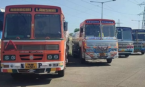 ஐ.ஓ.சி. நிர்வாகத்தை கண்டித்து டேங்கர் லாரி உரிமையாளர்கள் அடையாள வேலை நிறுத்தம்