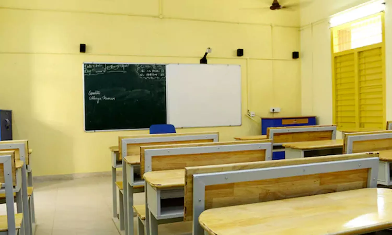 அதிக கோபம்.. மாணவன் பல்-ஐ உடைத்துவிட்டு தலைமறைவான ஆசிரியர் கைது!