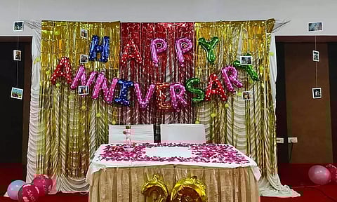 விம்பிள்டன் மைதானத்தில் திருமண நாளை கொண்டாடிய இந்திய தம்பதி