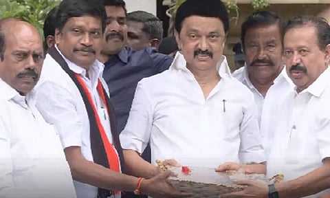 முதலமைச்சர் மு.க.ஸ்டாலினை சந்தித்து வாழ்த்து பெற்றார் அன்னியூர் சிவா