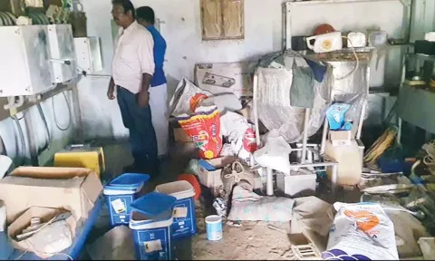 இறால் பண்ணையில் பூட்டை உடைத்து ரூ.5 லட்சம் பொருட்கள் திருட்டு