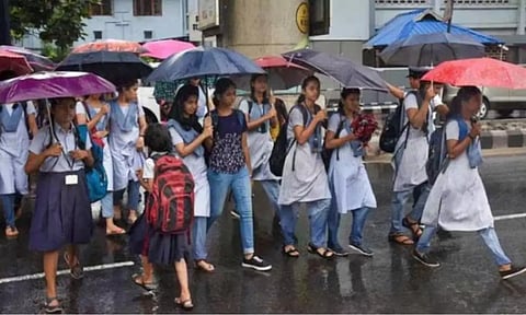 நீலகிரி மாவட்ட பள்ளிகளுக்கு மட்டும் இன்று விடுமுறை