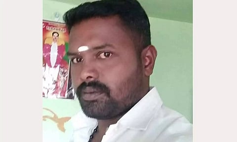 சுடுகாட்டில் வேன் டிரைவர் சரமாரி வெட்டிக்கொலை