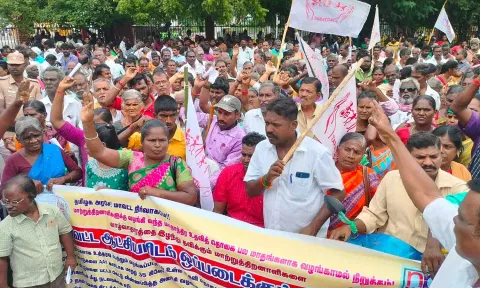 உதவித்தொகை கோரி சேலம் கலெக்டர் அலுவலகத்தில் மாற்றுத்திறனாளிகள் போராட்டம்