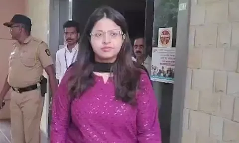 பரபரப்பை ஏற்படுத்திய ஐ.ஏ.எஸ். அதிகாரியின் பயிற்சி நிறுத்தி வைப்பு