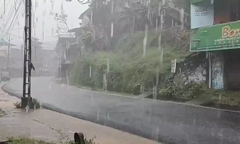 கேரளா கனமழைக்கு எட்டு பேர் உயிரிழப்பு - பள்ளி, கல்லூரிகளுக்கு விடுமுறை அறிவிப்பு