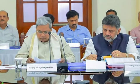 கன்னடர்களுக்கு 100% இட ஒதுக்கீடு- கடும் எதிர்ப்பால் மசோதா நிறுத்தி வைப்பு