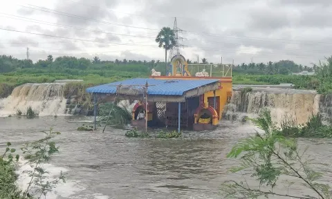 திருப்பூர் நொய்யல் ஆற்றில் வெள்ளப்பெருக்கு: தரைப்பாலம் மூழ்கியது