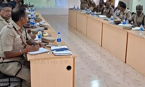 சட்டம் ஒழுங்கு- 3 மாவட்ட காவல்துறை அதிகாரிகளுடன் ஏடிஜிபி டேவிட்சன் ஆலோசனை