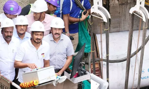 ராயப்பேட்டையில் மெட்ரோ ரெயில் பணிகளை ஆய்வு செய்த அமைச்சர் உதயநிதி