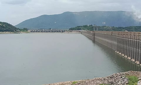 &nbsp;மேட்டூர் அணை நீர்மட்டம் உயர்ந்து வரும் காட்சி.