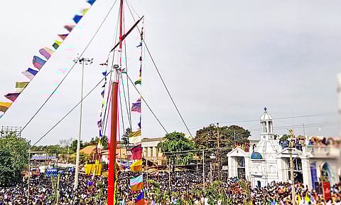 தூத்துக்குடி தூய பனிமய மாதா பேராலய திருவிழா கொடியேற்றம்