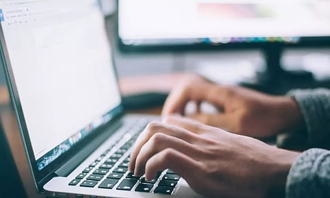 'என்னோட உடம்பு  இந்த கம்பெனிக்கு தான்'.. CEO லீவு எடுத்துக்க சொல்லியும் சின்சியராக மறுத்த ஊழியர்