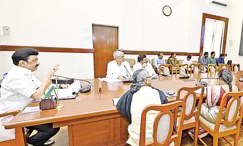 மக்களுடன் முதல்வர் திட்டம்- முதலமைச்சர் 5 மாவட்ட கலெக்டர்களுடன் ஆலோசனை