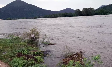 ஒகேனக்கல்லில் நீர்வரத்து 1.45 லட்சம் கனஅடியாக சரிவு