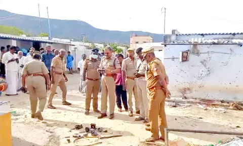 கரூர் அருகே ஸ்பிரே எந்திரம் வெடித்து வியாபாரி பலி: அதிகாரிகள் ஆய்வு