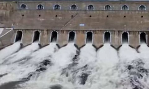 மேட்டூர் அணை உபரிநீர் திறப்பு அதிகரிப்பு: கரையோர மக்களுக்கு வெள்ள அபாய எச்சரிக்கை