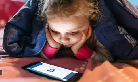 சமூக வலைதளம்: குழந்தைகளிடம் தாக்கத்தை ஏற்படுத்துகிறதா..? கட்டுப்படுத்தும் வழிகள்....