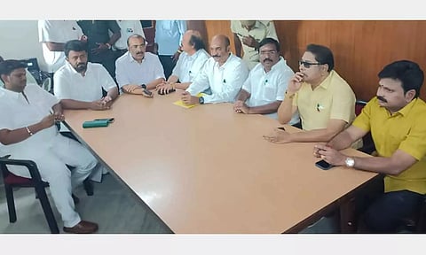 கவர்னர் உரைக்கு எதிர்ப்பு தெரிவித்து தி.மு.க.- காங்கிரஸ் வெளிநடப்பு