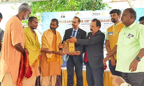 தமிழ்நாட்டில் மயானங்கள் பராமரிப்பில் சிறப்பாக செயல்படும் ஈஷா- ரோட்டரி சங்கம் பாராட்டு