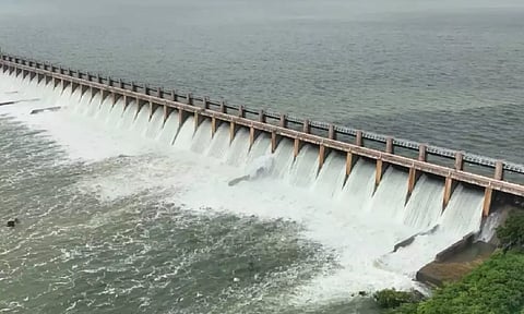 கர்நாடக அணைகளில் இருந்து தமிழகத்திற்கு 2.20 லட்சம் கன அடி நீர் திறப்பு