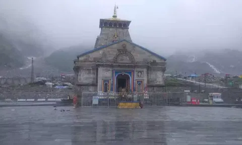 கேதார்நாத்தில் நிலச்சரிவு.. 200 யாத்ரீகர்களின் நிலை என்ன?