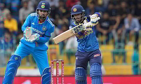 இந்தியாவுக்கு 231 ரன் இலக்கு நிர்ணயித்துள்ளது இலங்கை