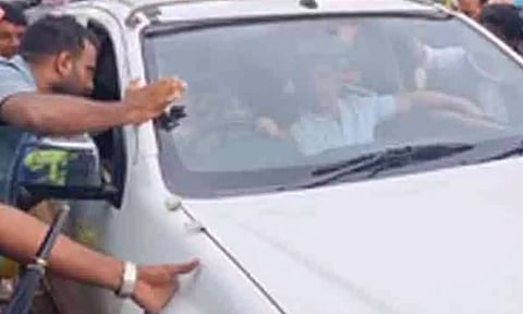 அவர் பார்க்க இங்க என்ன இருக்கு? ராகுல் வருகையை சாடிய கிராம மக்கள்